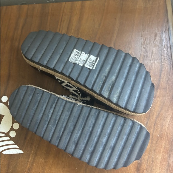 Marah sandals. Size 7-7.5 - Picture 5 of 5